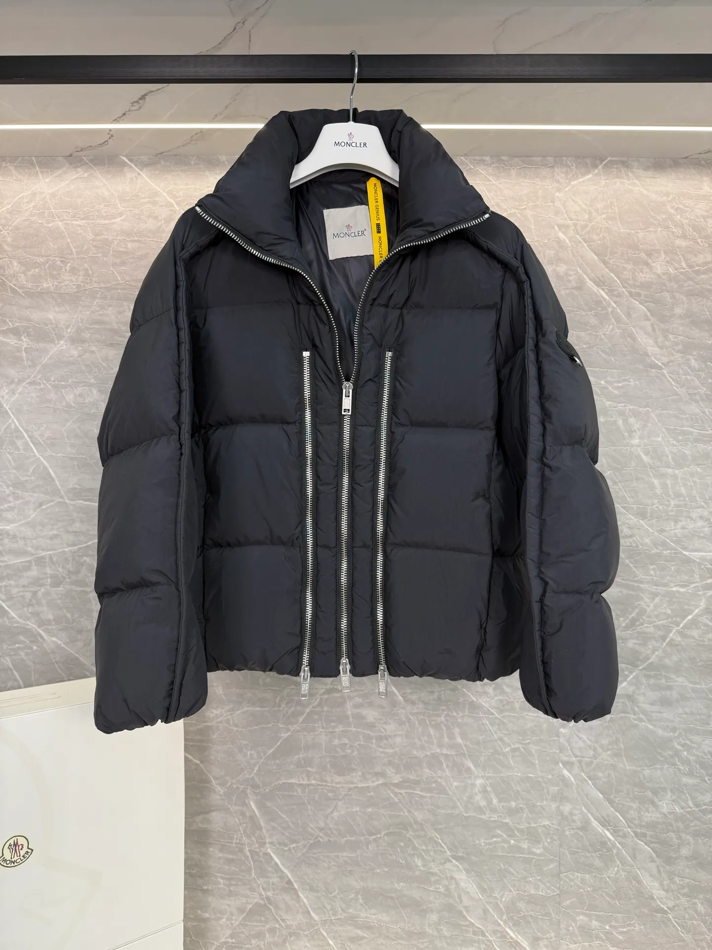 ⬆️ MONCLER GENIUS Moncler x Willow Smith YAEL Jayel ， Moncler x Willow Smith Series 。 Moncler x Willow Smith Jayel ， 。 ， Retro 。 ， Moncler Willow Smith ， 。Moncler Genius ， ， Series 。 Longue saison ， Size：0-3 White Black